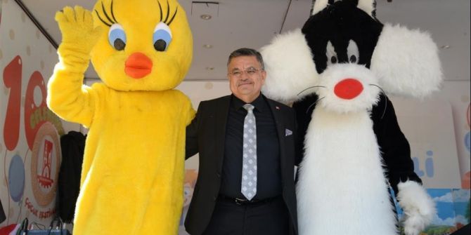 Bilecik’te Çocuklar 10. Bilecik Belediyesi Geleneksel Çocuk Festivali Kapsamında Doyasıya Eğleniyor