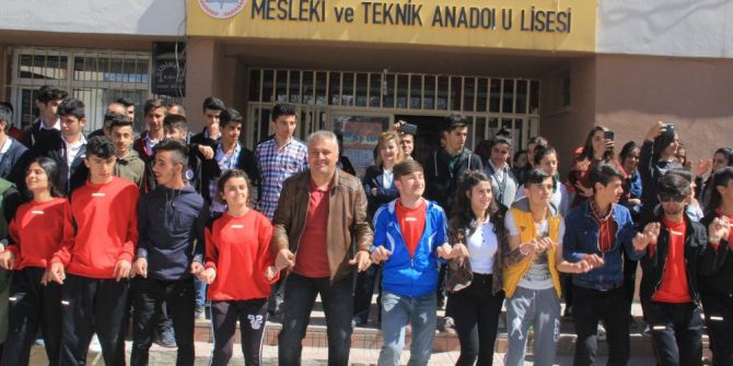 Türkiye Finaline Davul Zurna İle Uğurlandılar