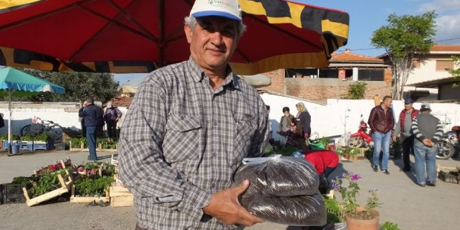 Burhaniye’de Emekli Eğitimci Örnek Fideci Oldu