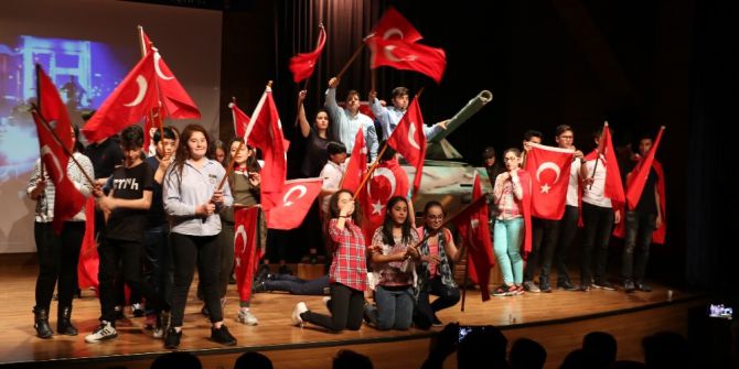 Sahnede Helikopter Ve Tanklarla 15 Temmuz Canlandırıldı