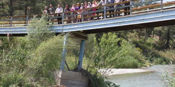 Mahalle Halkının Köprü İsyanı “Sırat Köprüsü’nden Geçiyoruz”