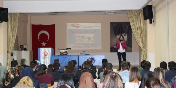 Gediz Myo Öğrencilerine ‘Evlilik Ve Aile Hayatı’ Konulu Seminer