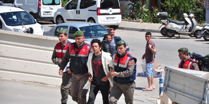 Ünlü Oyuncu Selim Erdoğan Adliyeye Sevk Edildi