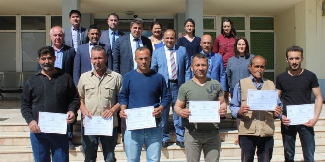 Ağaç Budama Ve Meyve Yetiştiriciliği Kursiyerleri Sertifikalarını Aldı