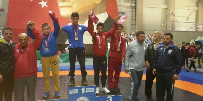 Şanlıurfalı Küçük Güreşçilerden Büyük Başarı
