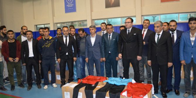 Şırnak’ta Amatör Spor Kulüplerine Malzeme Dağıtıldı