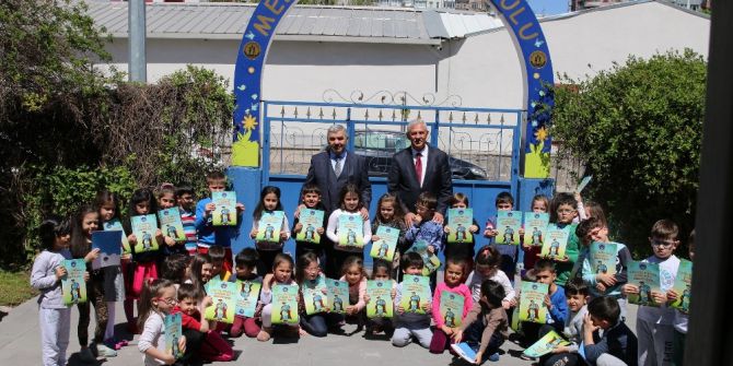 Büyükşehir Belediyesi Anaokulları İçin Hazırlanan Çevreci Kitapların Dağıtımına Başladı