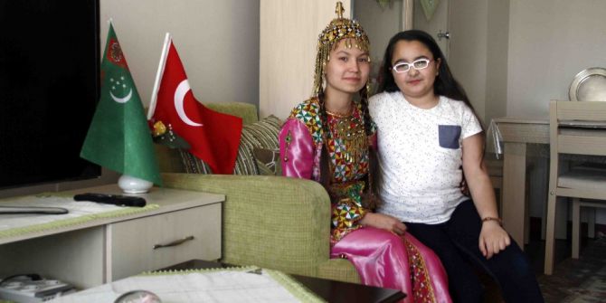 23 Nisan’da Türkmenistanlı Çocukları Evlatlarından Ayırmadılar