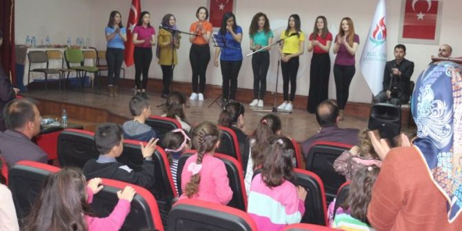 Miniklerden Görkemli Gösteri