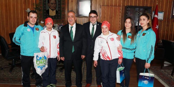 Özel Sporculardan Rektör Çomaklı’ya Ziyaret