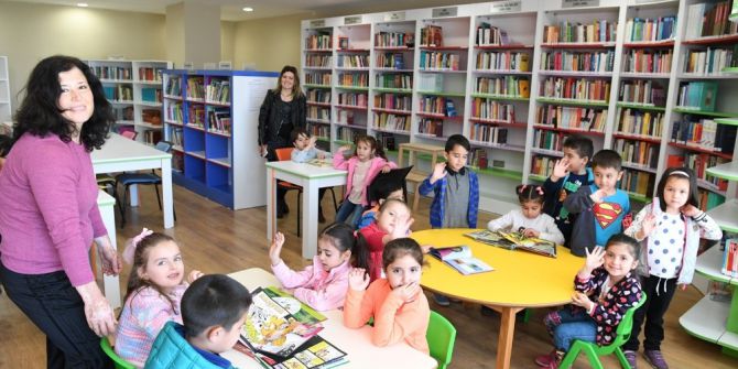 Anasınıfı Öğrencileri, Koshim Kütüphanesi’nde