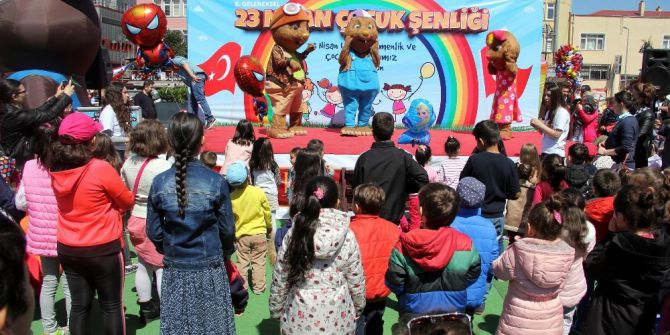 Avm’de Çocuklar Doyasıya Eğlendi