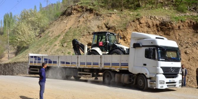 Tbb’den Uludere Belediyesine İş Makinesi Desteği