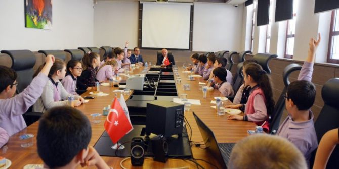 Başkan Eşkinat Cumhuriyet Çocuklarını Ağırladı