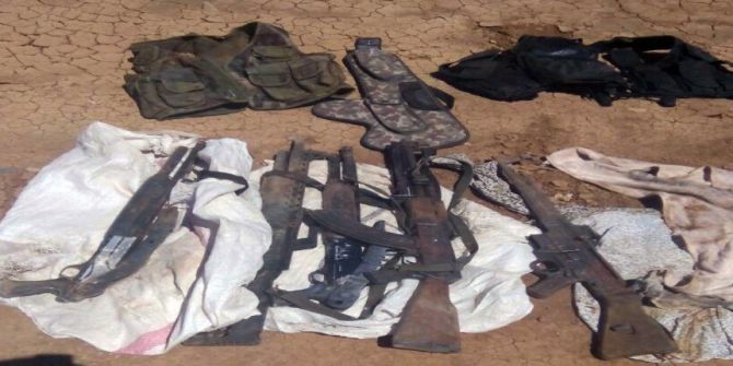 Tsk: “Duvar İnşaatı Sırasında Toprağa Gömülü 2 Çuval İçerisinde Silah Ve Mühimmat Ele Geçirildi”