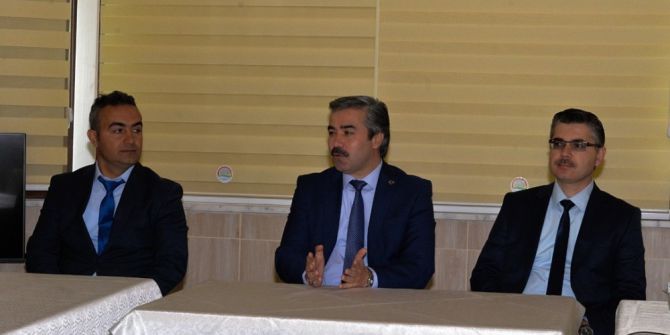 Hayvan Hastalıkları Ve Hayvanların Kayıt Altına Alınması Konulu Bilgilendirme Toplantısı Yapıldı