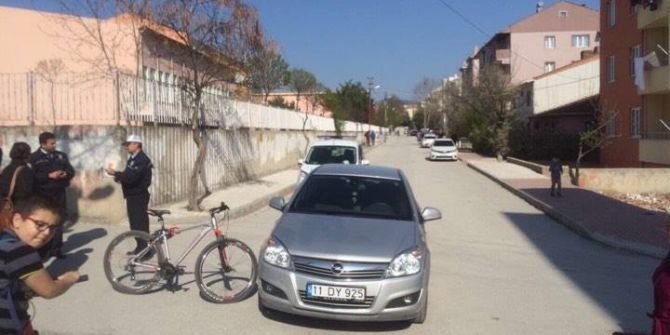 Otomobil İle Bisiklet Çarpıştı, 2 Yaralı