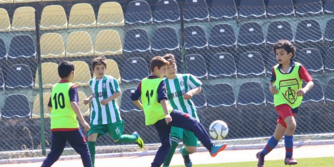 Akhisar’da Minik Kramponlar Hünerlerini Sergiledi