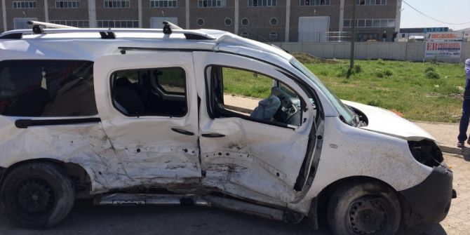 Balıkesir’de Trafik Kazası: 3 Yaralı