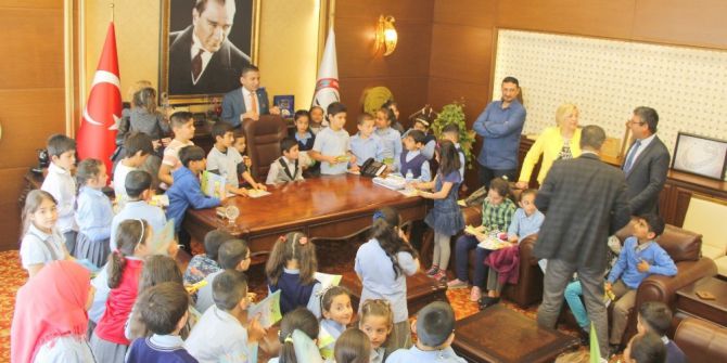 Baro Başkanlığı Koltuğunu Çocuklar Devraldı