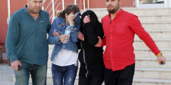 Tişört Çalan İki Genç Kız Tutuklandı