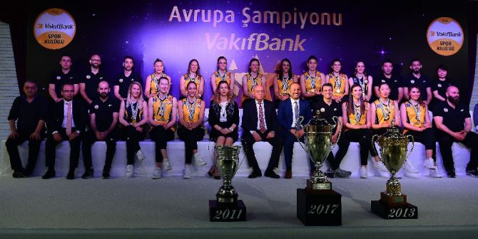 Cev Şampiyonlar Ligi Şampiyonu Vakıfbank, Basınla Buluştu