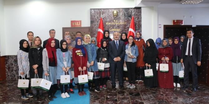 Bingöl’de "Okuyorum, Aydınlık Bir Gelecek Kuruyorum" Projesi