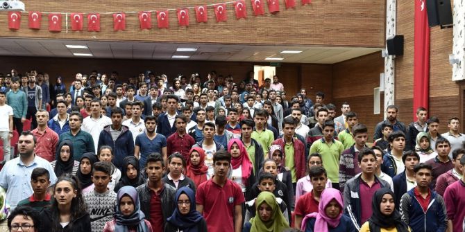 Vali Tuna, “Zor Zamanlarda Bir Araya Gelmesini Bilen Bir Milletiz”