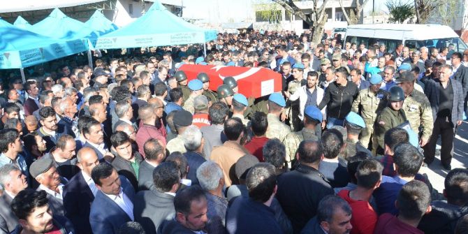 Şehit Annesi: “Gül Oğlum; Güllere Boyandı, Şehit Oldu”