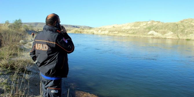 Düşen Ayakkabısını Almak İçin Kızılırmak’a Giren Çocuk Boğuldu