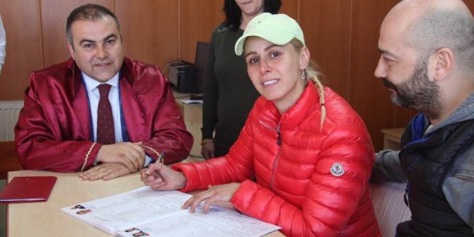 Ünlü Sanatçı Giresun’da Yıldırım Nikahı İle Evlendi