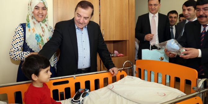 Başkan Kadıoğlu’ndan Çocuk Hastalara Ziyaret