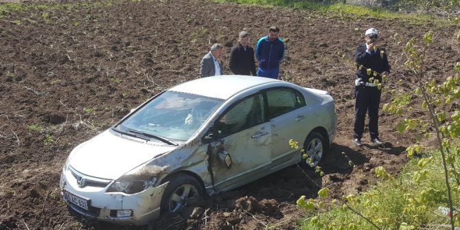 Otomobil Tarlaya Uçtu: 1 Yaralı