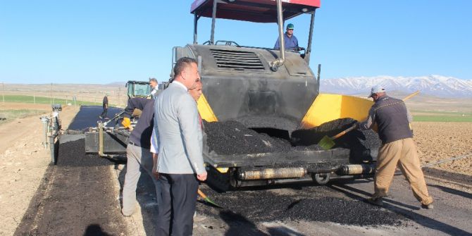 Niğde’de Köy Yollarına Sıcak Asfalt Atılıyor