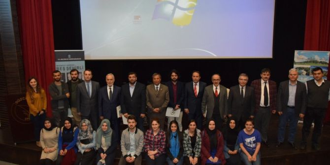 Şehir-insan Medeniyet Köprüsü Örnek Kişilikler Başlıklı Panel Düzenlendi