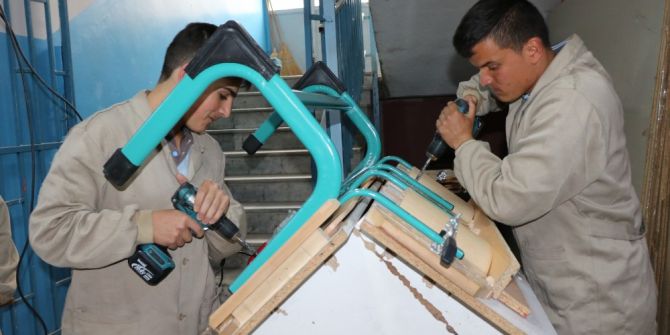 Yozgat’ta Öğrenciler Eğitim Gördükleri Sıraları Kendileri Üretiyor