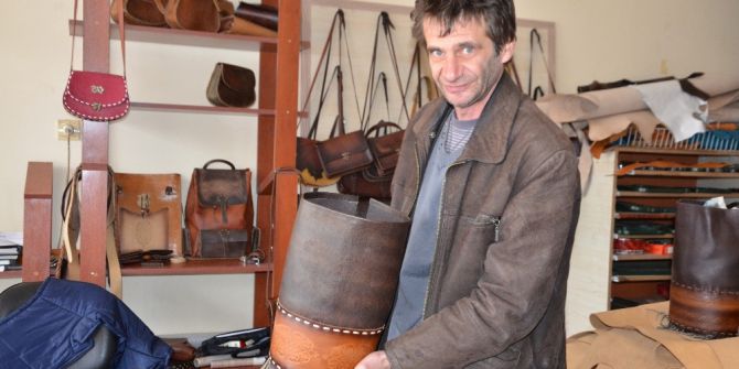 Memurluktan İstifa Etti, Deri İşine Girdi