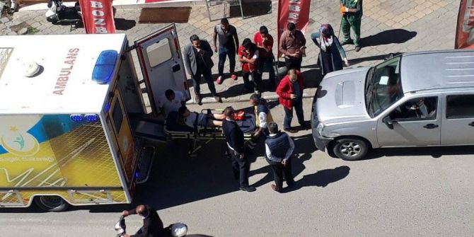 Otomobil Çocuğa Çarptı: 1 Yaralı