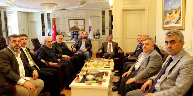 Ak Parti Erzurum İl Başkanı Öz, Aiçü Rektör’ü Karabulut’u Ziyaret Etti