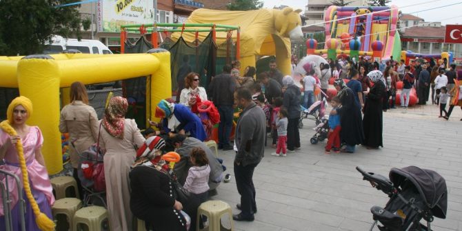 Bozüyük Belediyesi 23 Nisan 5. Çocuk Festivali Hafta Sonu Şişme Oyun Gurupları İle Devam Edecek