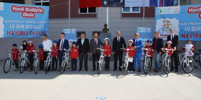 İzmit’te 178 Öğrenciye Bisikletleri Teslim Edildi