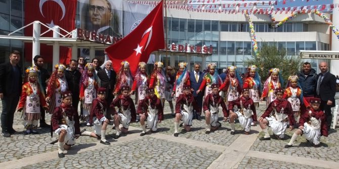 Burhaniye’de Başarılı Oyunculara Başkan Teşekkürü