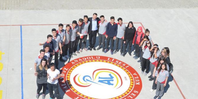 Öğrencilerden Okul Bahçesinde Estetik Çalışma