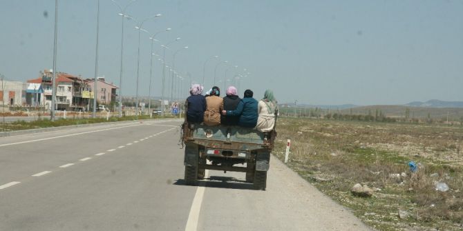 Kadınların Römork Kasasındaki Tehlikeli Yolcuğu Fotoğraflara Yansıdı