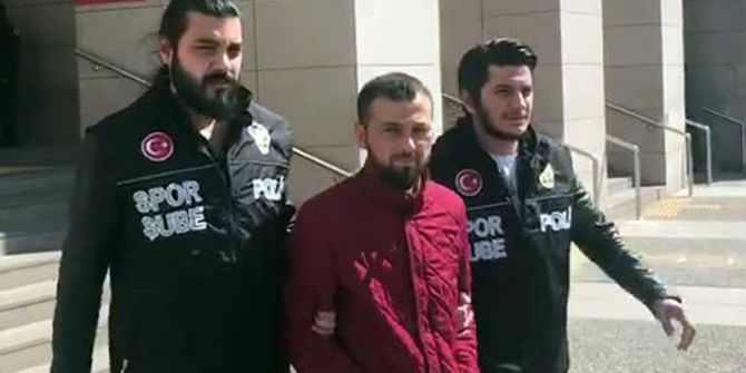 Fenerbahçeli Kaleci Volkan Demirel’e Cep Telefonu Atan Taraftar Yakalandı