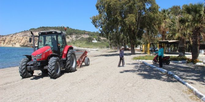 Foça’da Plajlar Yaza Hazırlanıyor