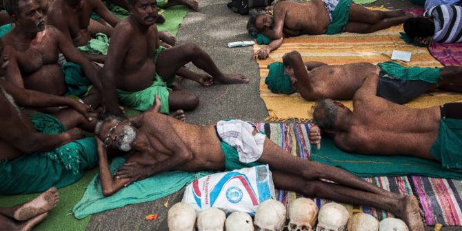 Hindistanlı Çiftçilerden Kafataslı Protesto