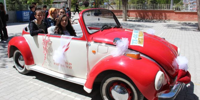 Teog Sınavından Çıkan Kızını Kiraladığı Vosvosla Şehir Turu Attırdı