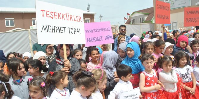 Mehmet Topal, Suriyeli Yetim Çocukları Sevindirdi