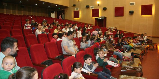 "Çiçeğim Solmasın" Adlı Çocuk Oyunu Sahnelendi